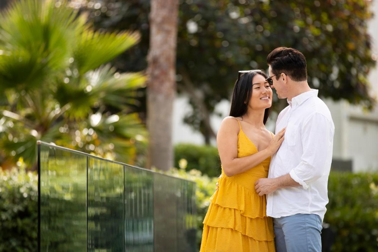 Pullman Magenta Shores Resort Entrance Εξωτερικό φωτογραφία A couple in love