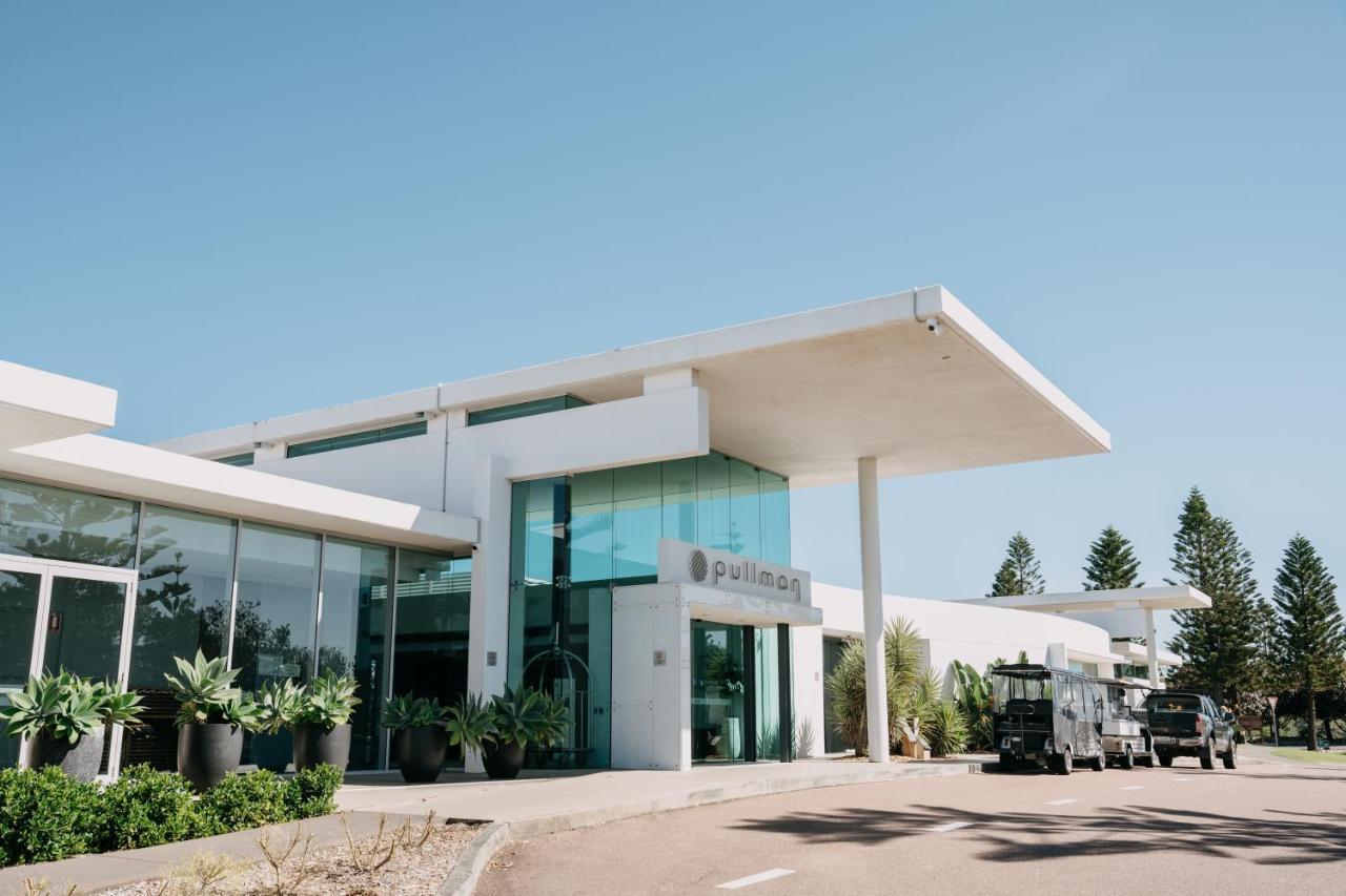 Pullman Magenta Shores Resort Entrance Εξωτερικό φωτογραφία Clubhouse at the Royal Palm Golf & Country Club