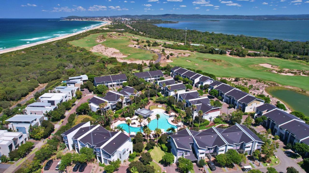 Pullman Magenta Shores Resort Entrance Εξωτερικό φωτογραφία Aerial view of the golf course at the Bay Club