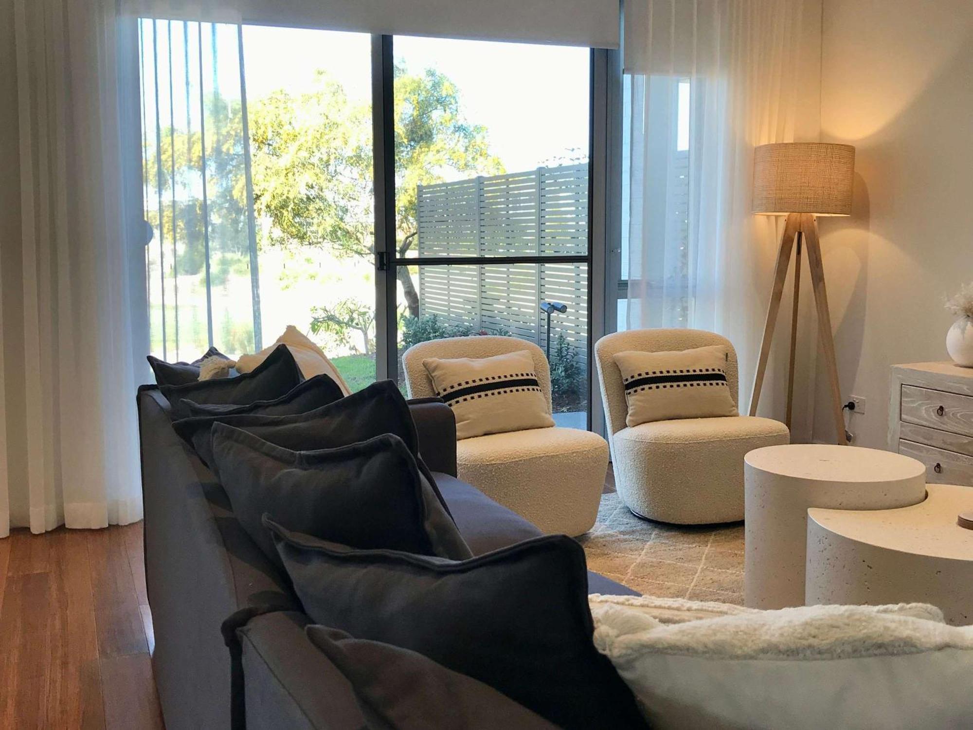 Pullman Magenta Shores Resort Entrance Εξωτερικό φωτογραφία A living room in a typical apartment at the complex