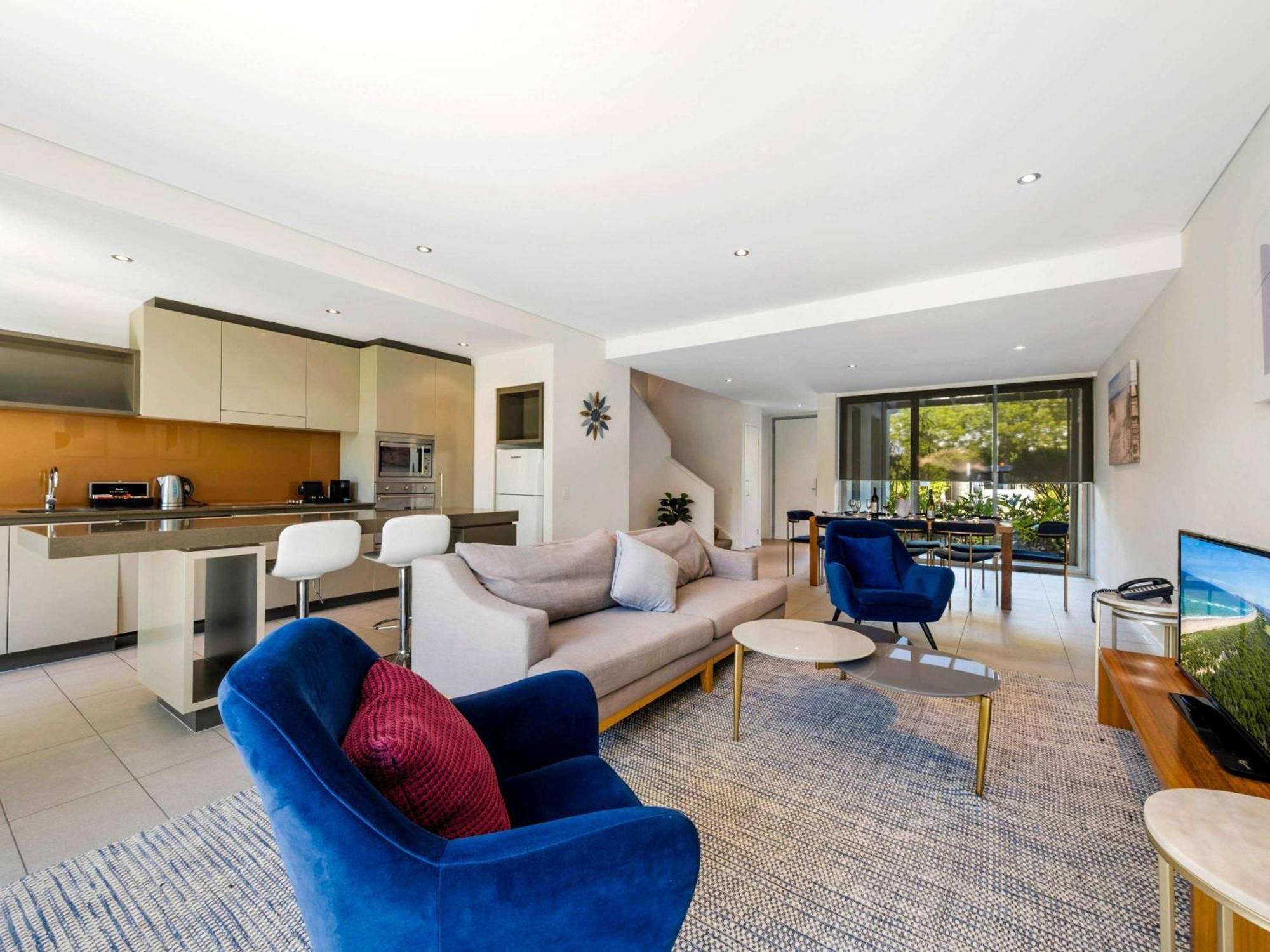 Pullman Magenta Shores Resort Entrance Εξωτερικό φωτογραφία A living room in a typical apartment