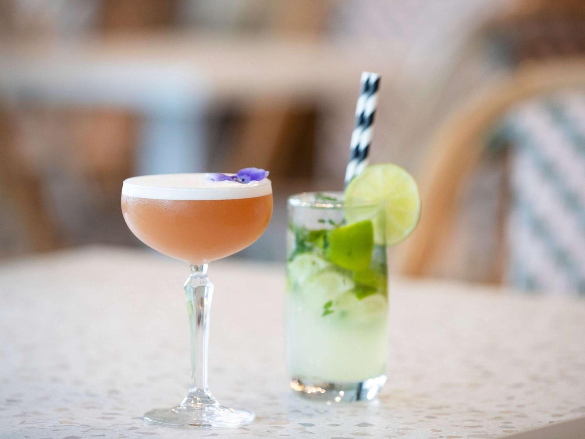 Pullman Magenta Shores Resort Entrance Εξωτερικό φωτογραφία A Clover Club (left) and a Mint Julep (right)