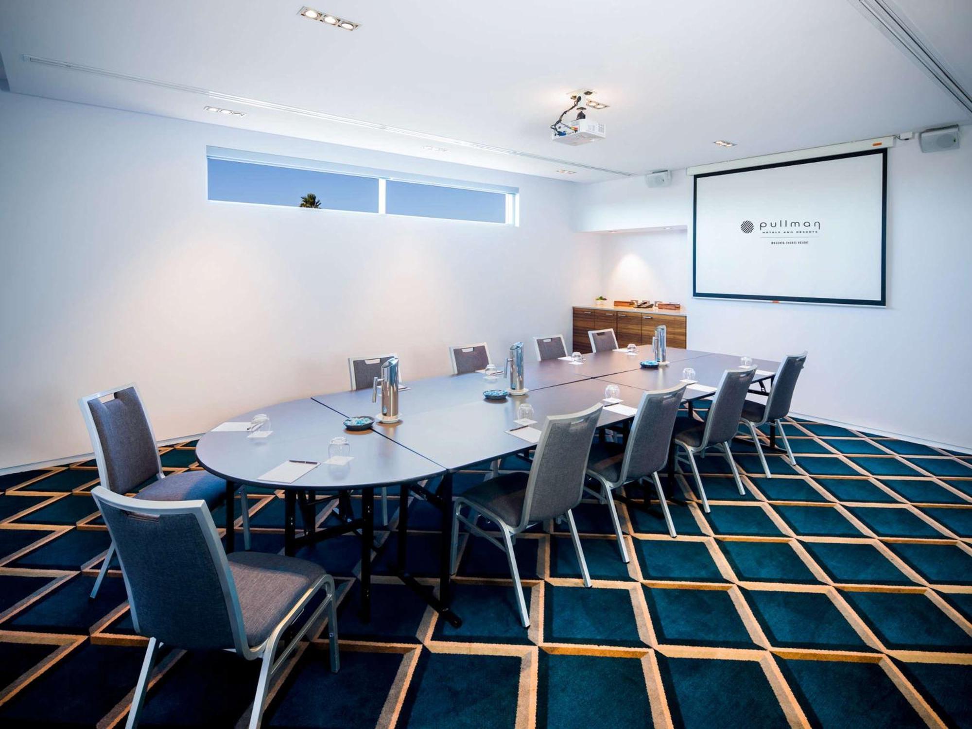Pullman Magenta Shores Resort Entrance Εξωτερικό φωτογραφία The boardroom at the London office